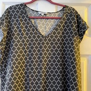 Grey, Honeycomb like patterned Express Blouse
